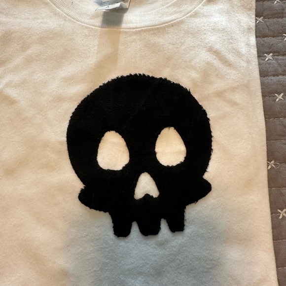 Boys 6 boutique tops with fuzzy appliqué! - Picture 2 of 6